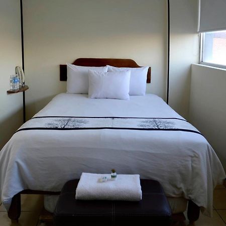 Hotel Mateos 1215 León Buitenkant foto