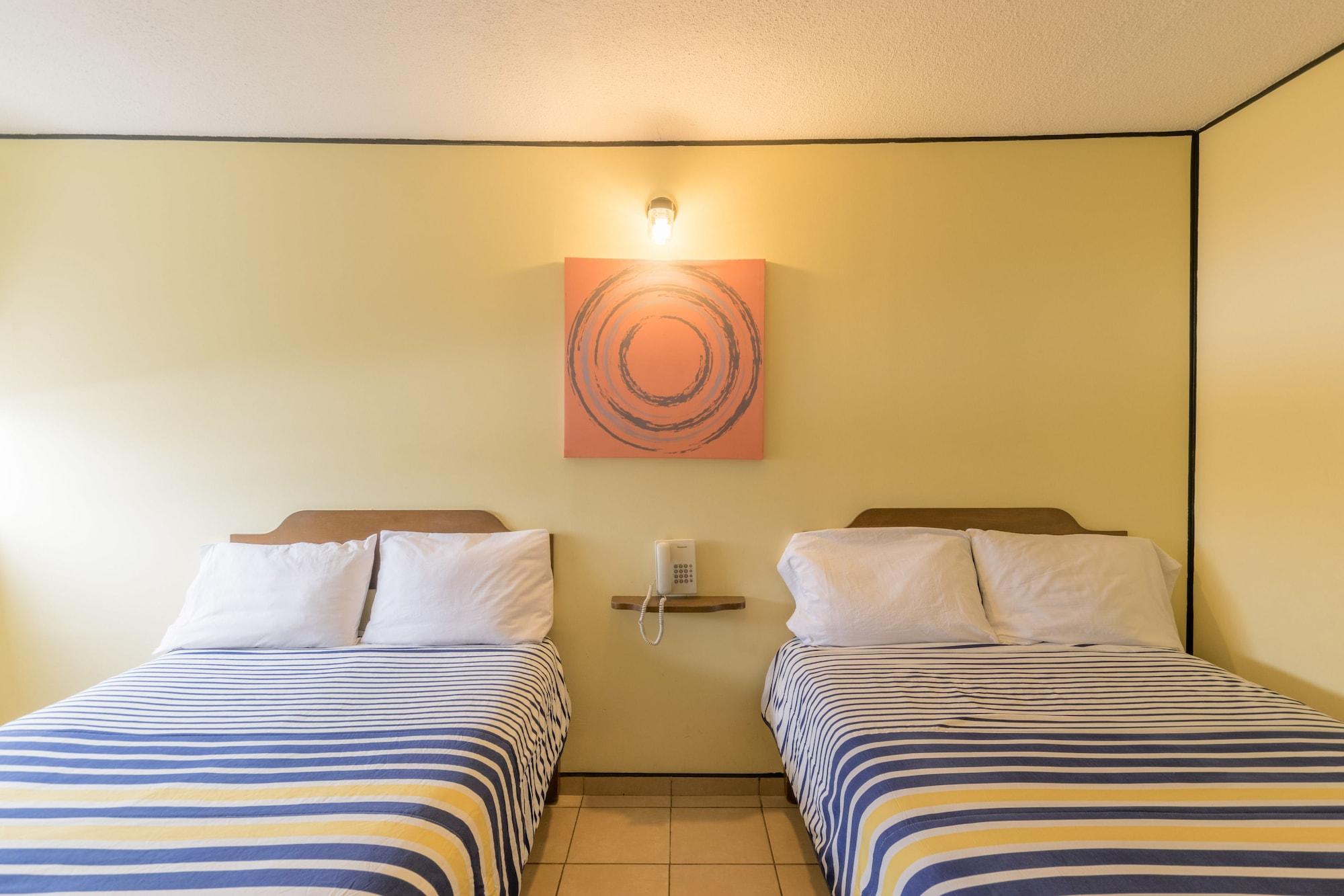 Hotel Mateos 1215 León Buitenkant foto