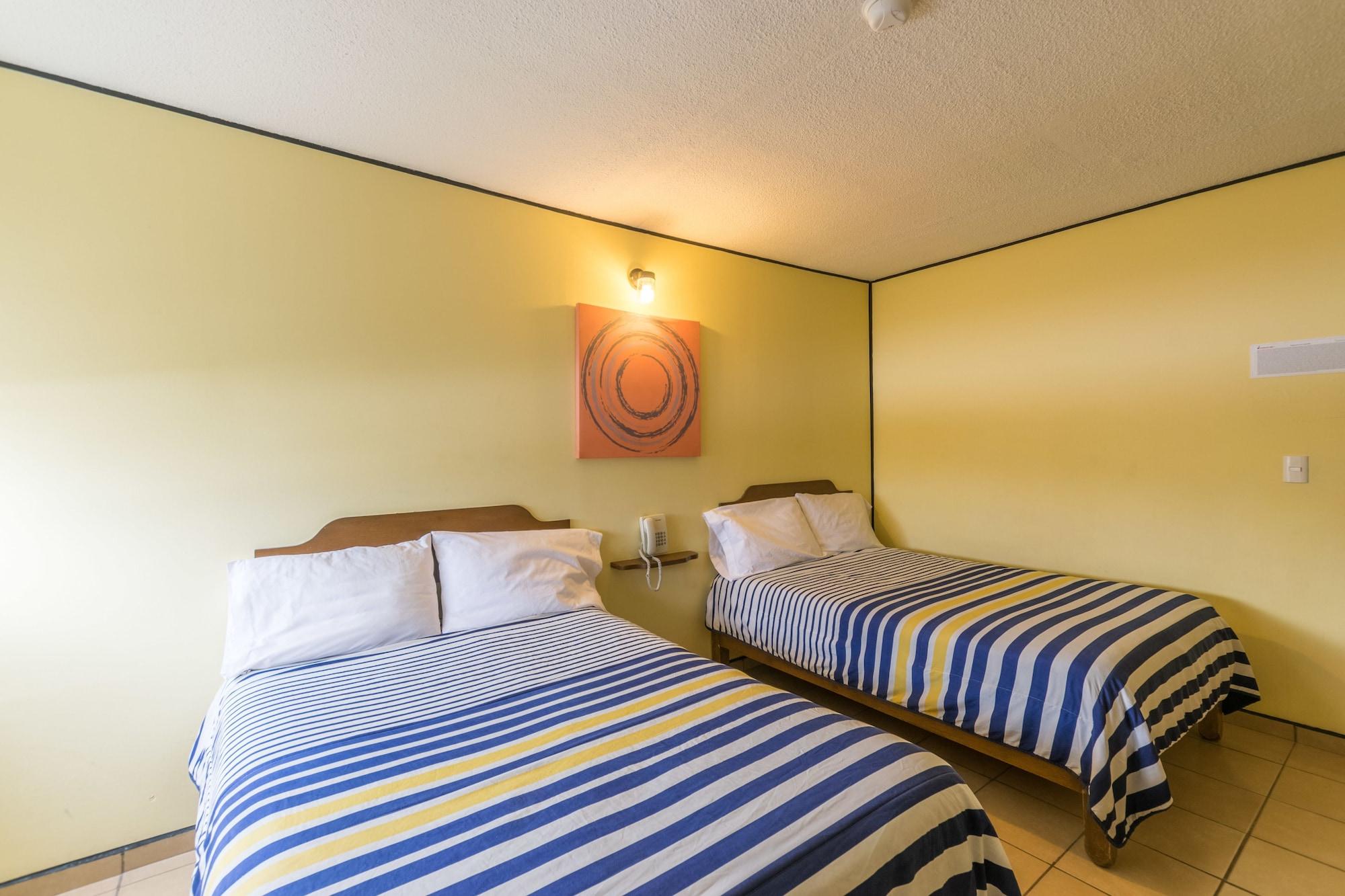 Hotel Mateos 1215 León Buitenkant foto