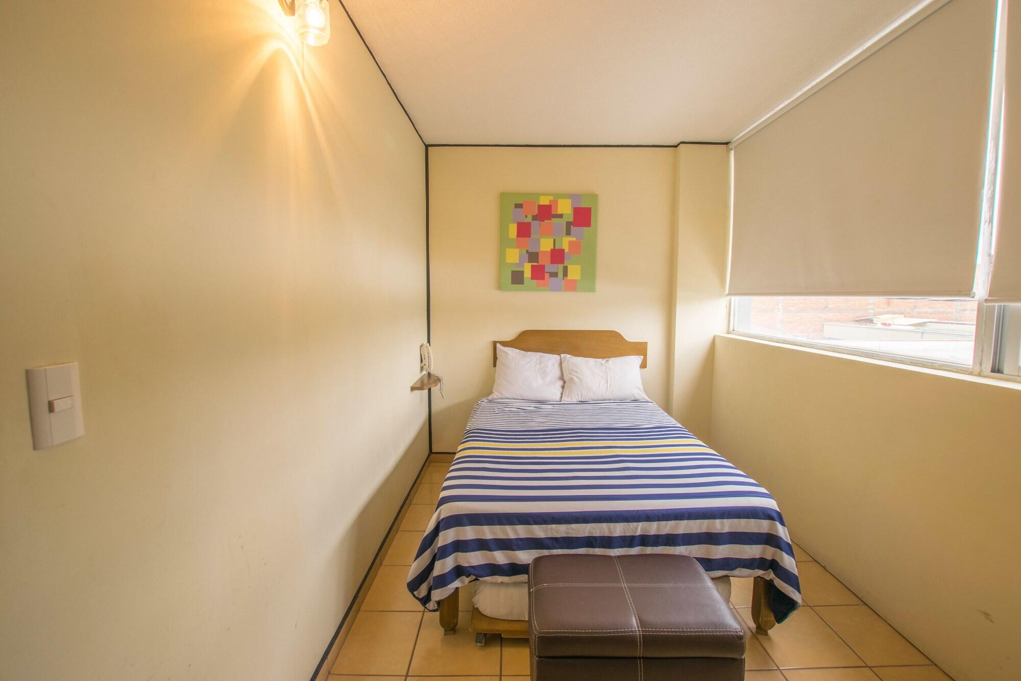 Hotel Mateos 1215 León Buitenkant foto
