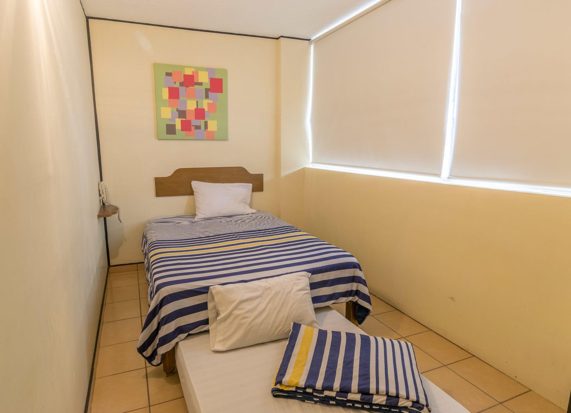Hotel Mateos 1215 León Buitenkant foto