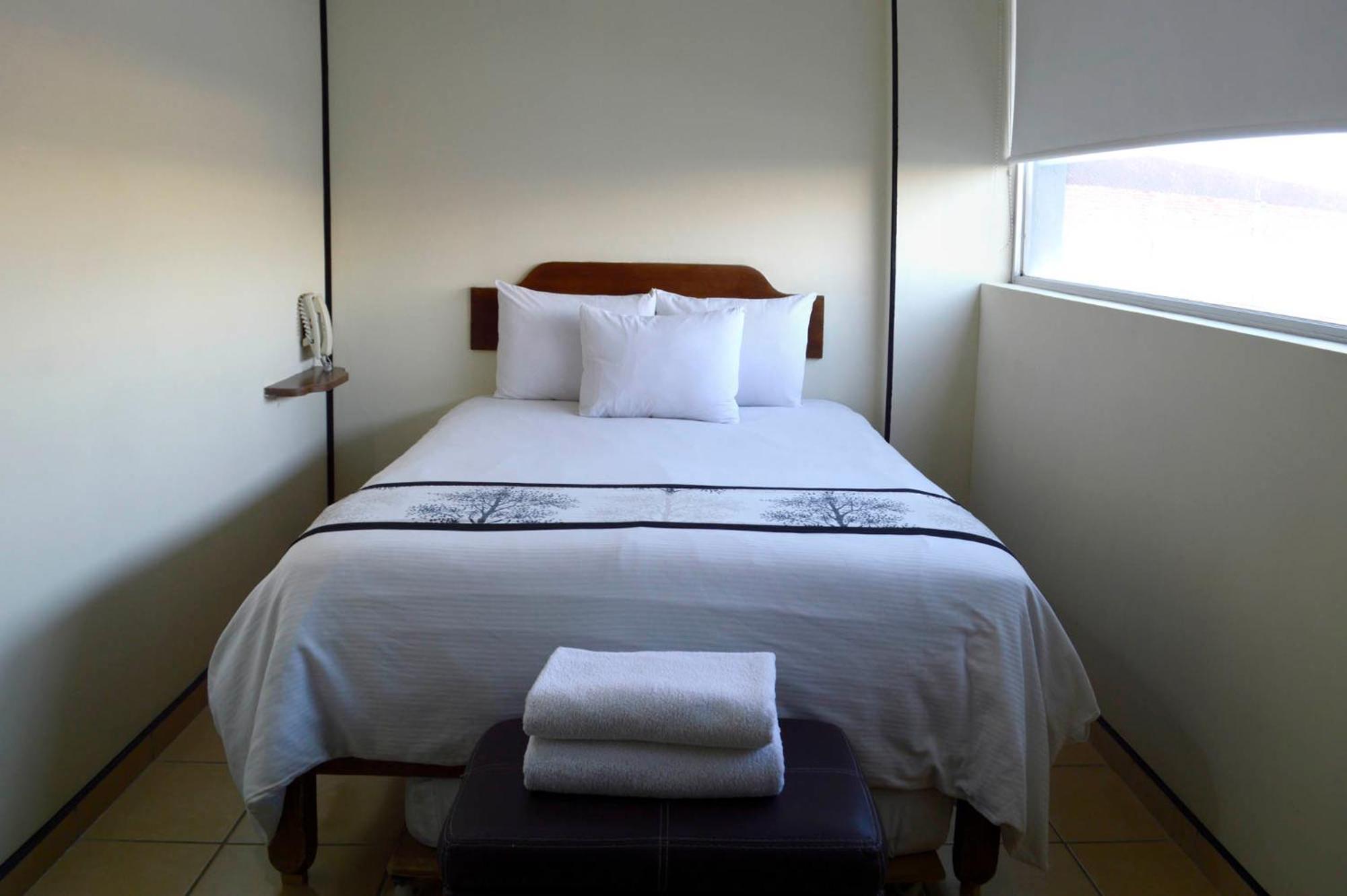 Hotel Mateos 1215 León Buitenkant foto
