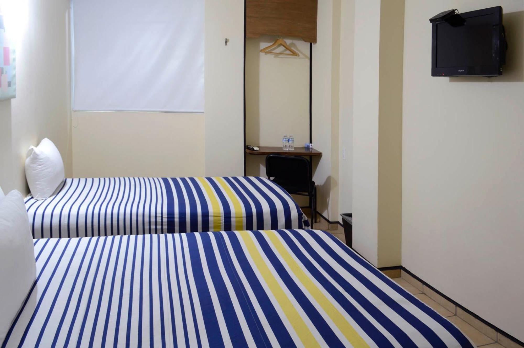 Hotel Mateos 1215 León Buitenkant foto