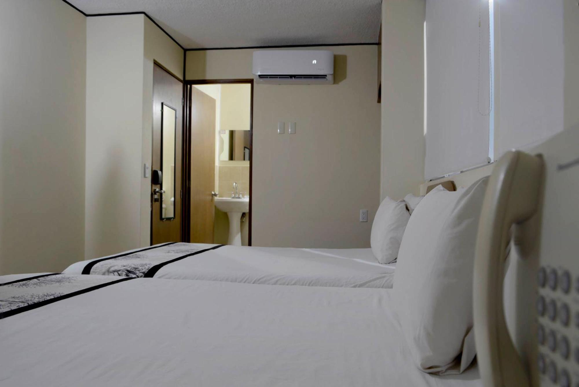 Hotel Mateos 1215 León Buitenkant foto