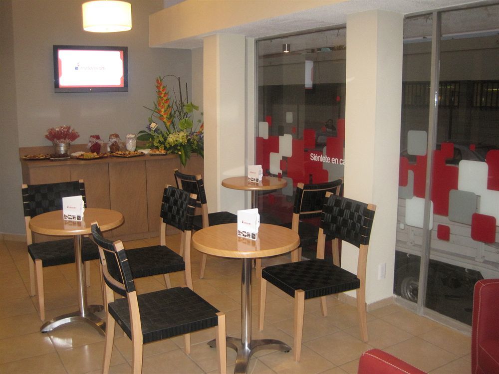 Hotel Mateos 1215 León Buitenkant foto
